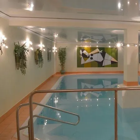 מלון Parkhotel Zum Stern 4*