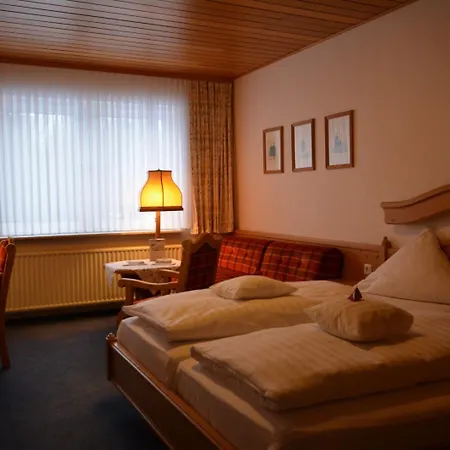 מלון Parkhotel Zum Stern 4*